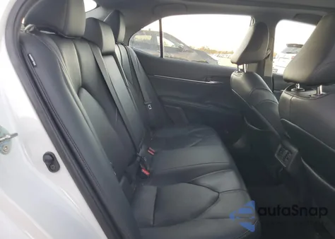 2020 Toyota Camry Xle z USA, uszkodzony, nr VIN 4T1F11AK1LU320014